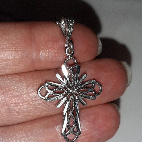 Jewelry - 💓HP💓 Laser Cut Cross Necklace Silver